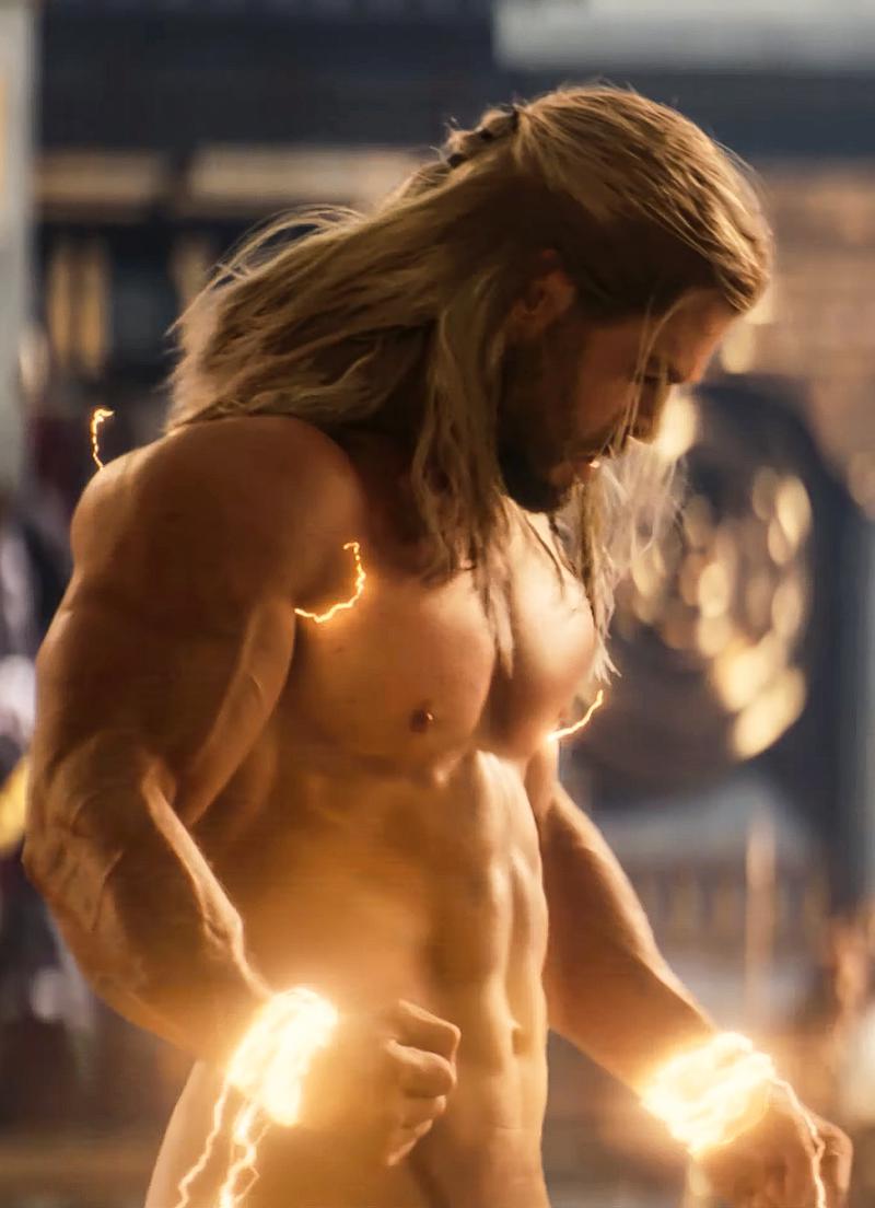 De regata, Chris Hemsworth mostra supermúsculos em fim das filmagens de  novo 'Thor' - Quem