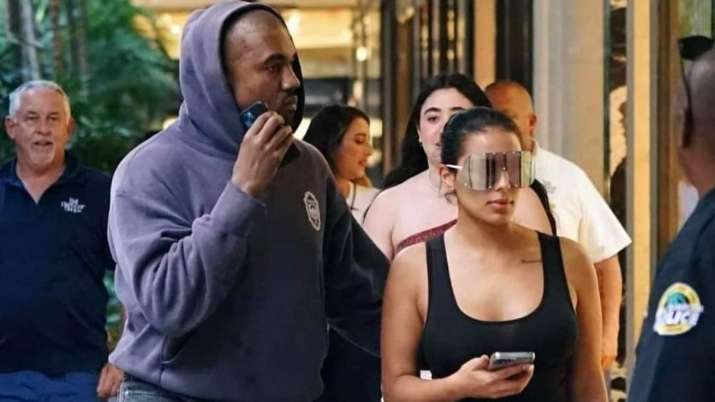 Fans VERWIRKLICH, als Kanye West mit Kim Kardashian Doppelgänger Chaney ...