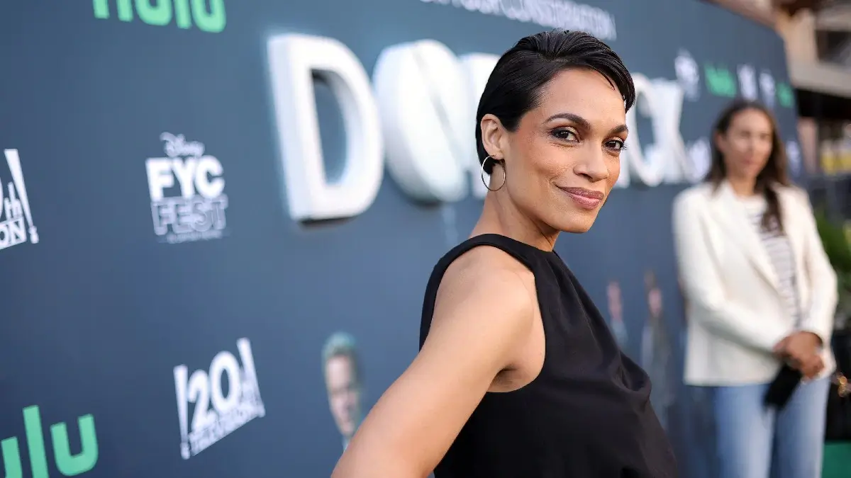 Rosario Dawson Phá Vỡ Sự Im Lặng Trên Hayden Christensen Trở Lại Với ...