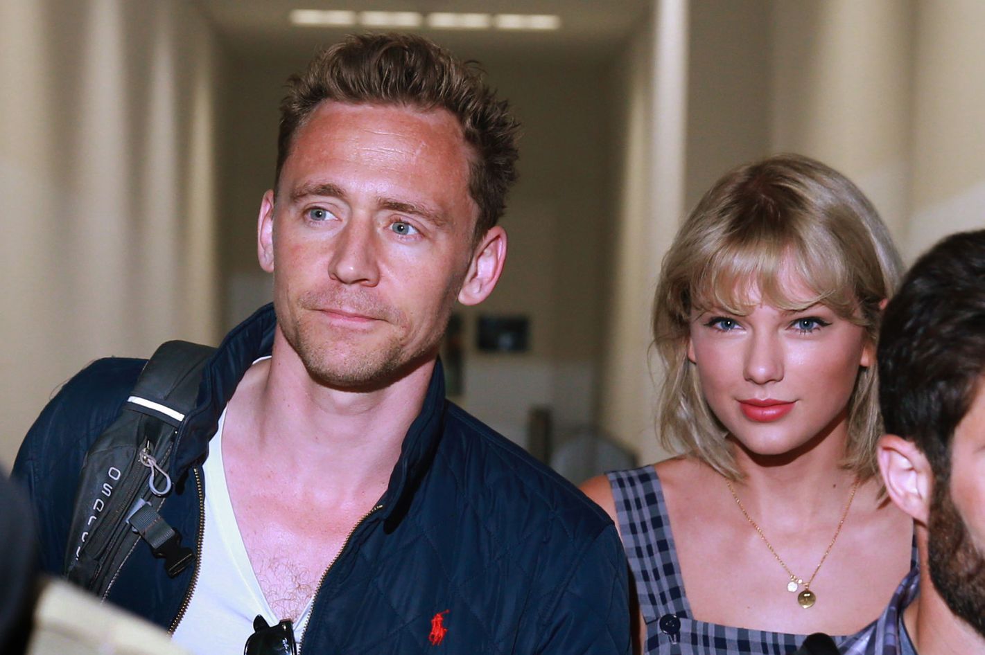 J'ai Ramassé Une Célébrité Dans La Rue Netflix Tom Hiddleston aurait utilisé Taylor Swift pour la célébrité avant de